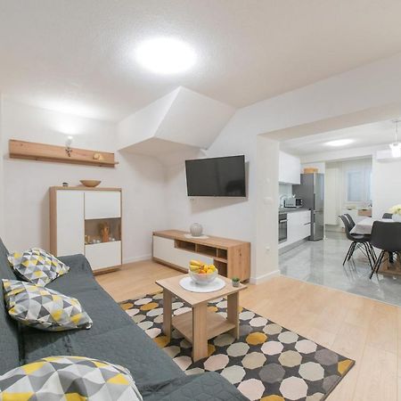 Apartmani Mara Каштела Экстерьер фото