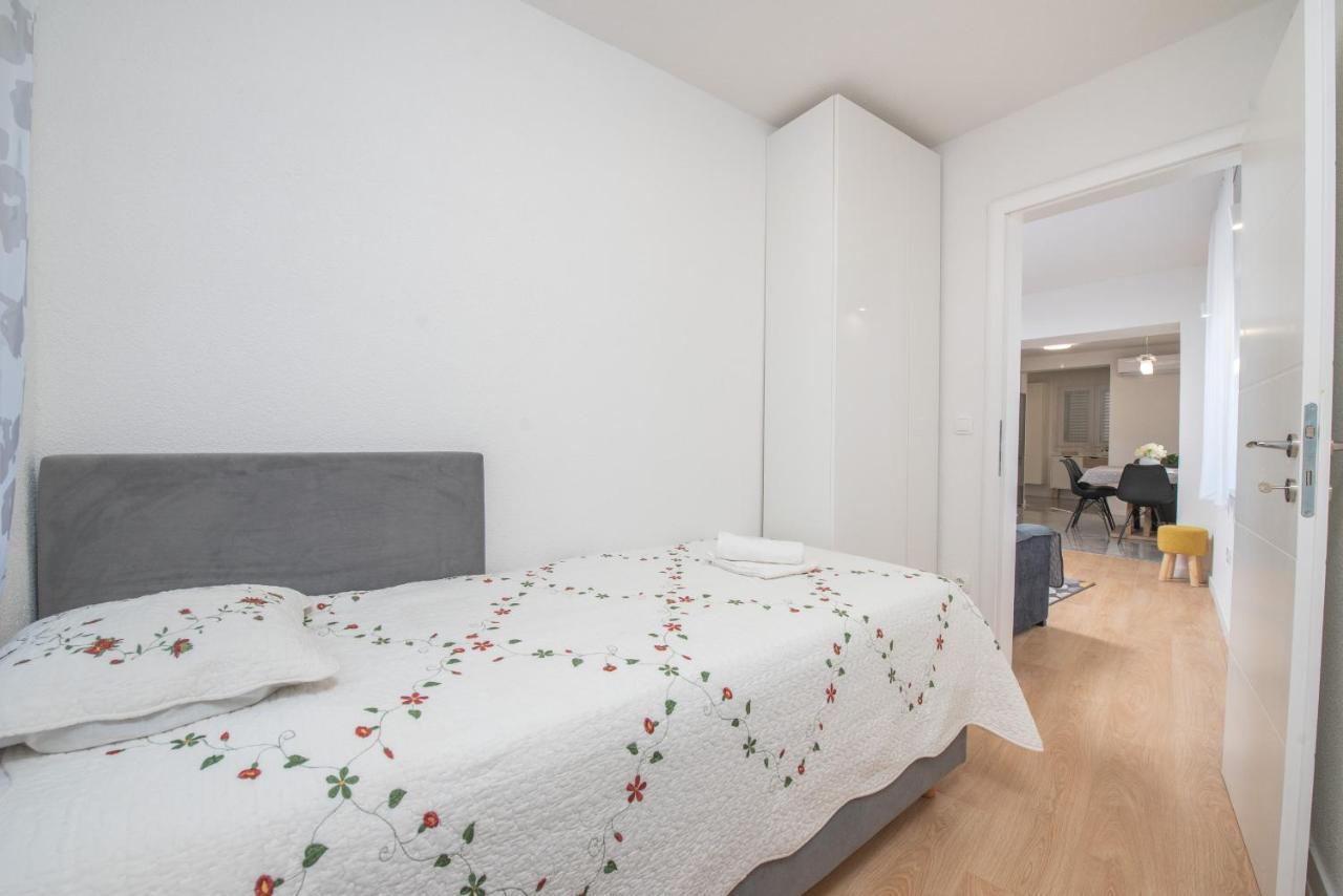 Apartmani Mara Каштела Экстерьер фото